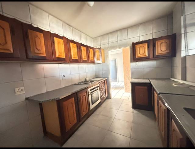 3 BEDROOM FLAT FOR SALE IN VEREENIGING CENTRAL
